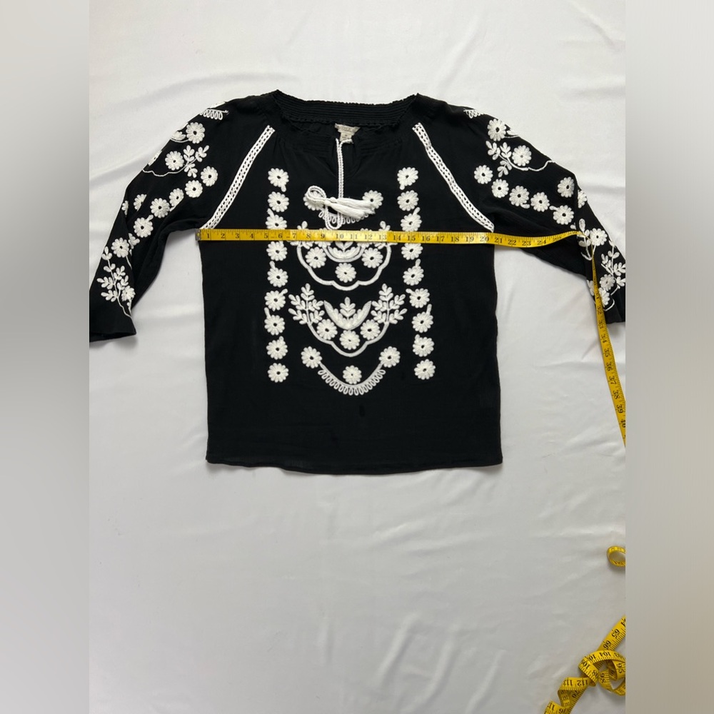 KC Khakis & Co Black & White Embroidered Boho Top - Picture 9 of 13